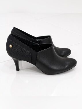 ✨ Calvin Klein “Jeanine”Ankle Booties w Side Zip Size 7.5